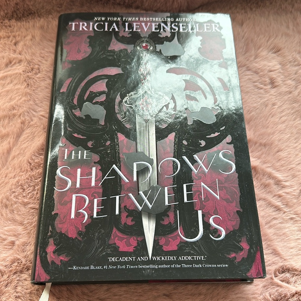 •HARDCOVER•✨The Shadow Between Us  by Tricia Levenseller✨